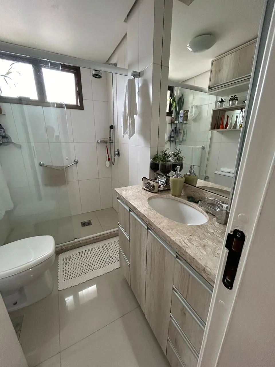 Imagem Apartamento com Suíte, Lareira e 2 Vagas na Zona Norte