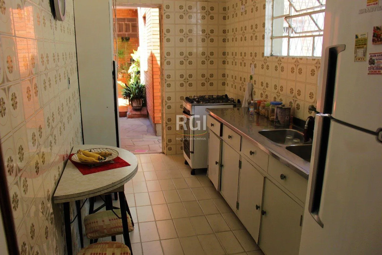 Imagem Casa para Venda - 208m², 3 dormitórios, 1 vaga - Partenon