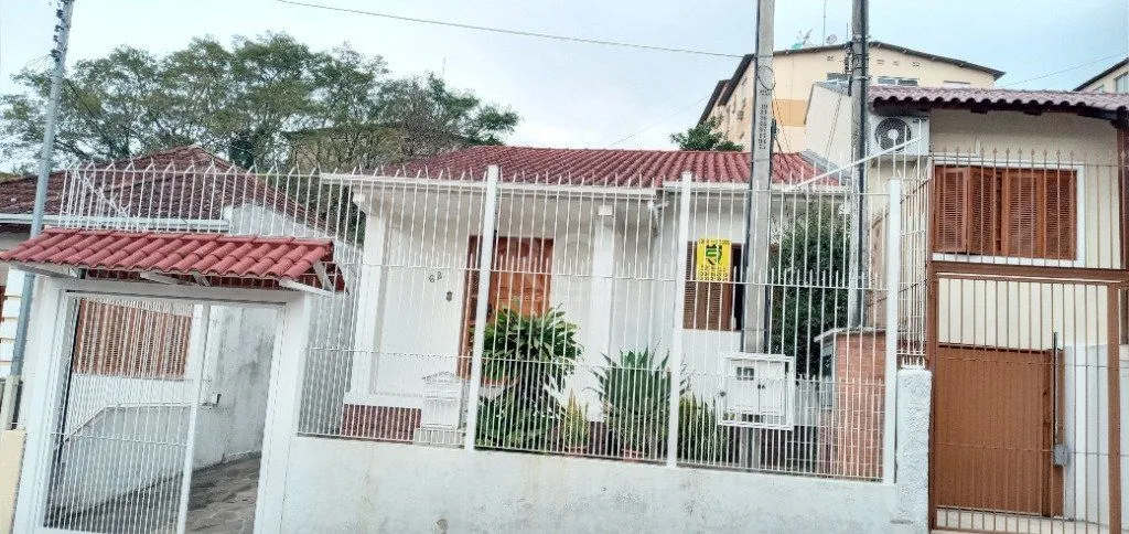 Imagem Casa para Venda - 95m², 2 dormitórios, 3 vagas - Teresópolis