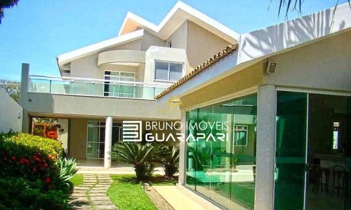 Imagem Com uma localização privilegiada, este imóvel está situado em um terreno de 1.250 m², com vista...