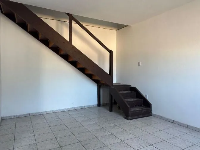 Imagem Sobrado de 2 dormitórios ambos suíte! a poucos metros do centro do bairro.