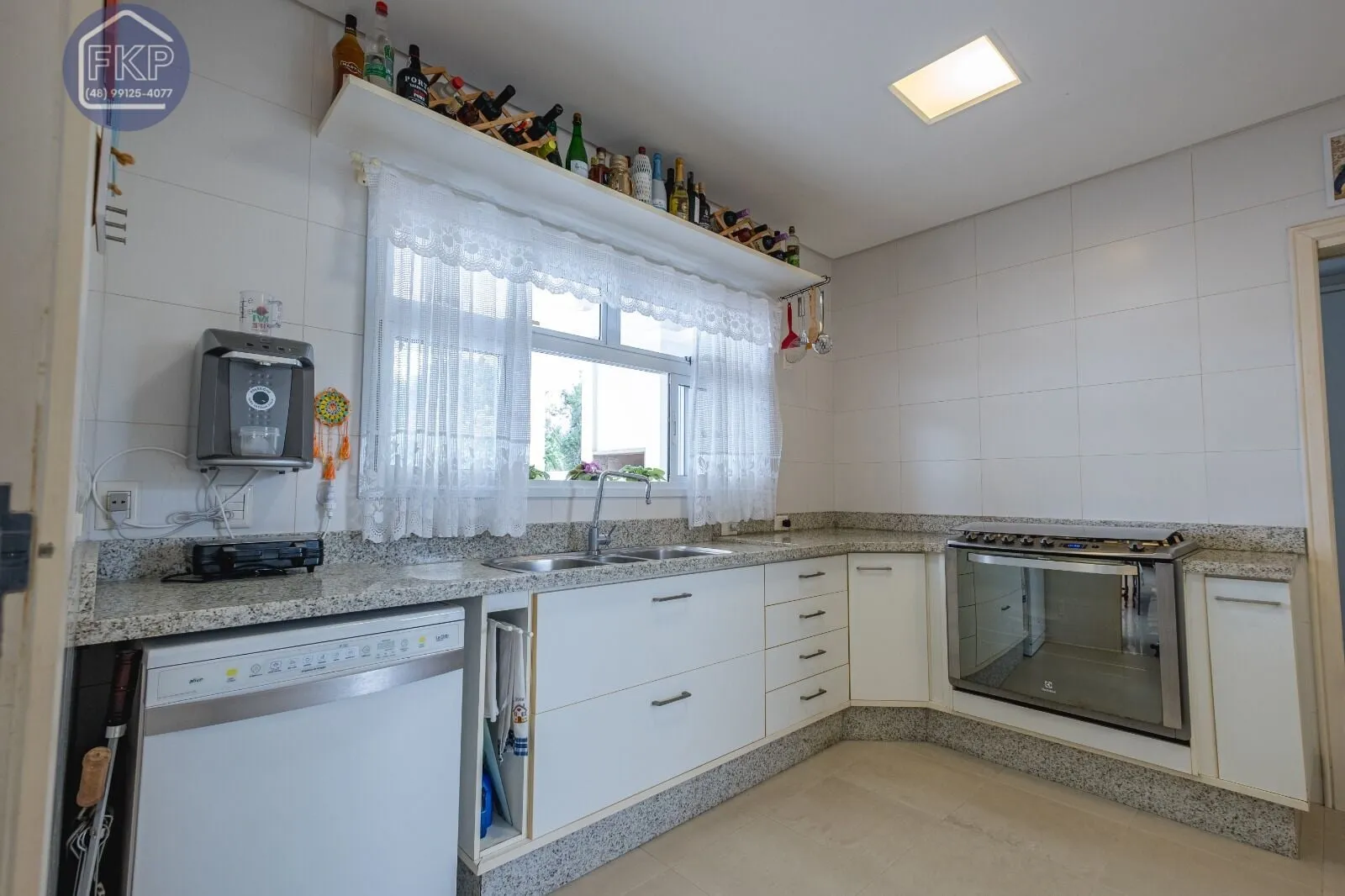 Imagem Casa com 5 dormitórios e 4 vagas!