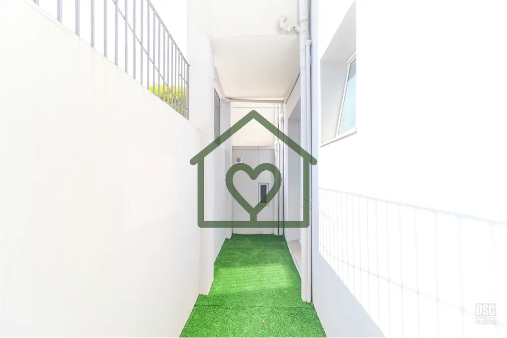 Imagem Descubra o apartamento GARDEN dos seus sonhos, situado na charmosa região de Mont Serrat, na Rua Eu...