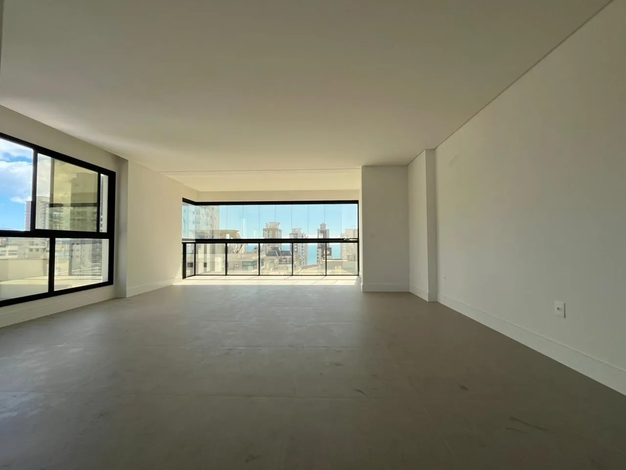 Imagem Apartamento com vista para o mar à venda com 137m2 por R$ 2.633.367,00