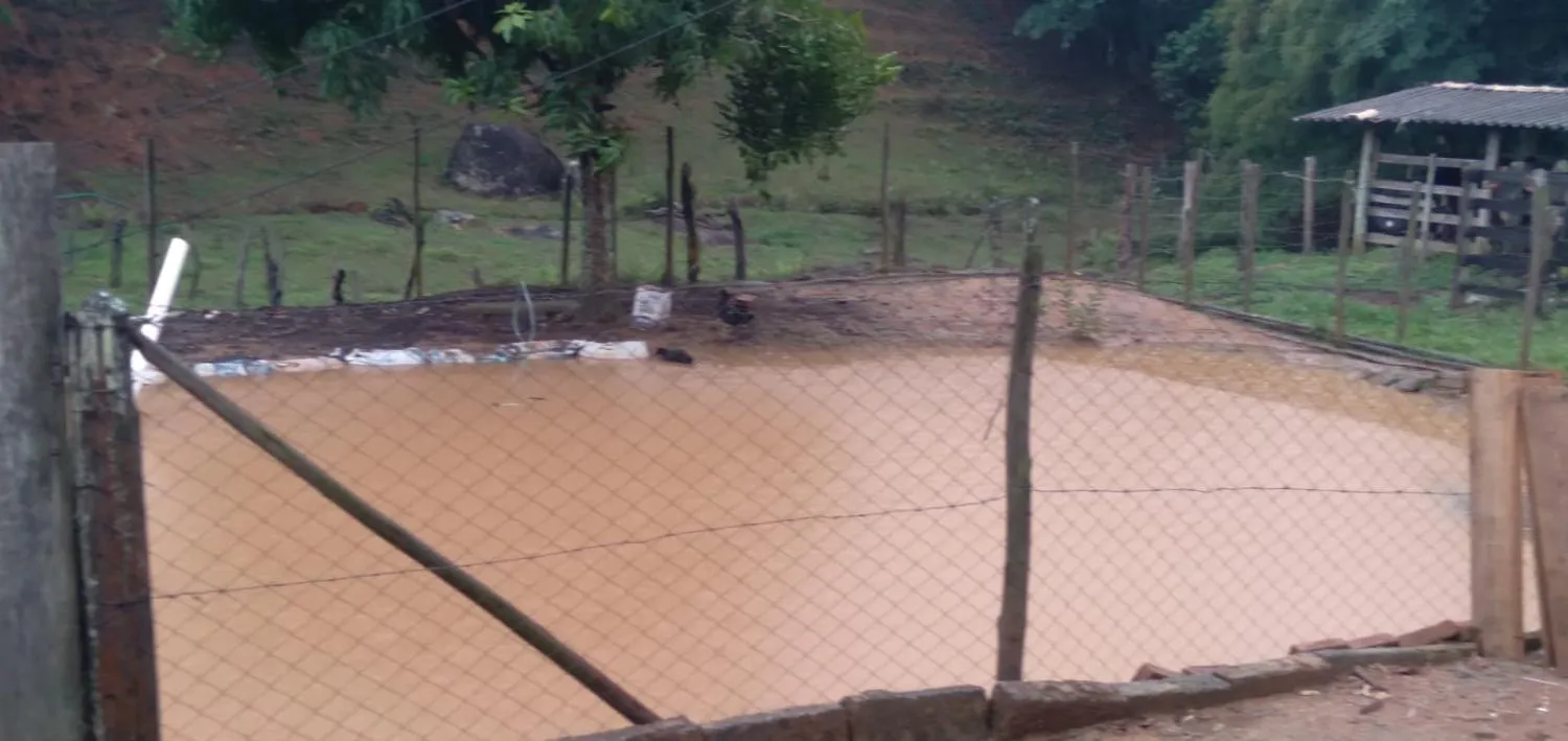 Imagem Vendo um belíssimo sítio em Crucilândia/MG, com 15.000 m² de terreno