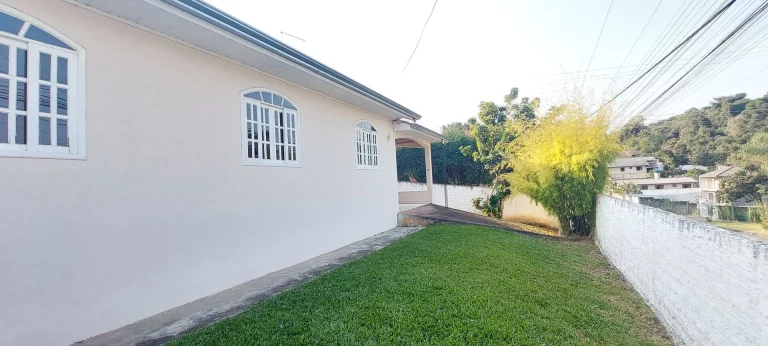 Imagem Casa 03 quartos, semi mobiliada, amplo espaço de terreno, Santa Rita, Campo Largo/PR