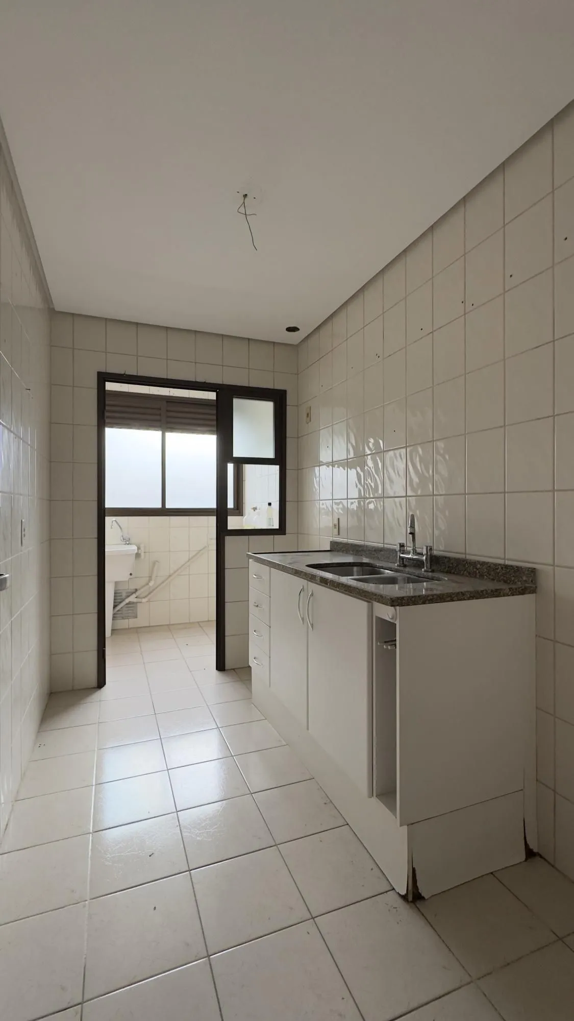 Imagem Apartamento 3 dormitórios com sacada, suíte e vaga de garagem no Menino Deus