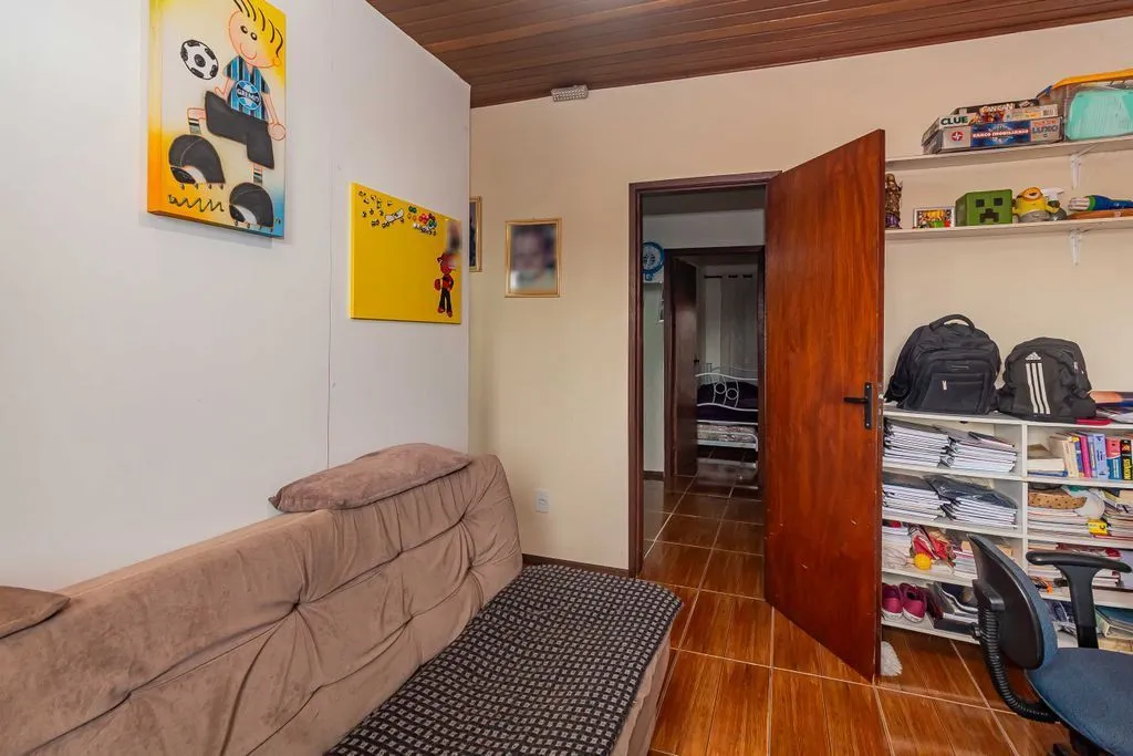 Imagem Casa de 3 dormitórios à venda Bairro Rubem Berta - Porto Alegre