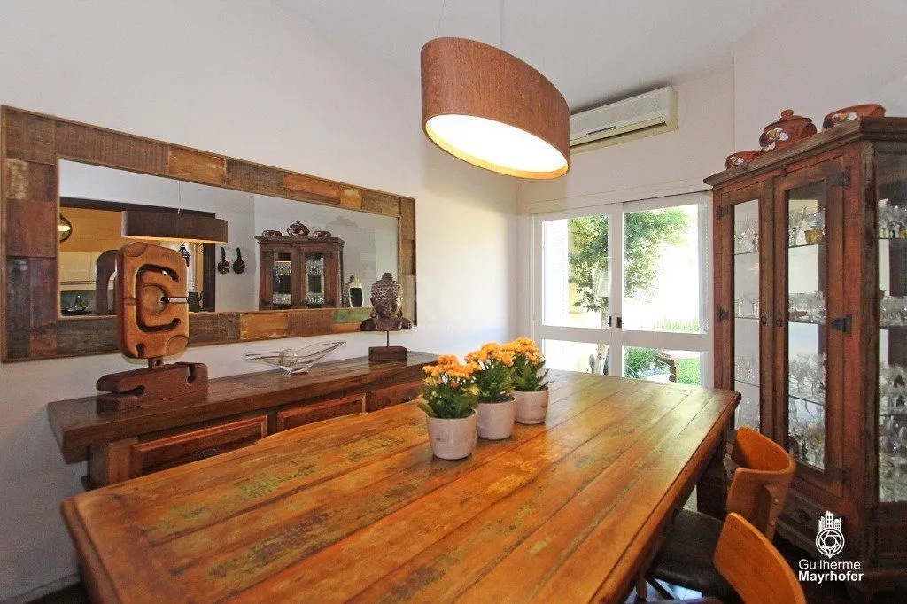 Imagem Casa para Venda - 240m², 5 dormitórios, sendo 1 suites, 3 vagas - Menino Deus