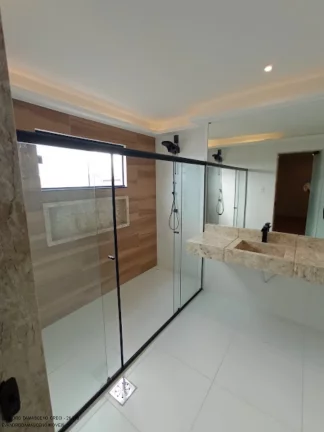 Imagem Casa de Luxo em Condomínio - 5 Quartos, 5 Suítes, 3 Salas, 3 Banheiros, 5 Vagas de Garagem - Camaçari-BA (Catu de Abrantes)