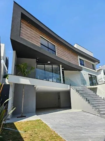 Imagem VENDA DE CASA NO CONDOMÍNIO REAL PARK, EM ARUJÁ/SP, 373m² com 4 suítes amplas, espaço gourmet, piscina e garagem coberta. CONSULTE-NOS.