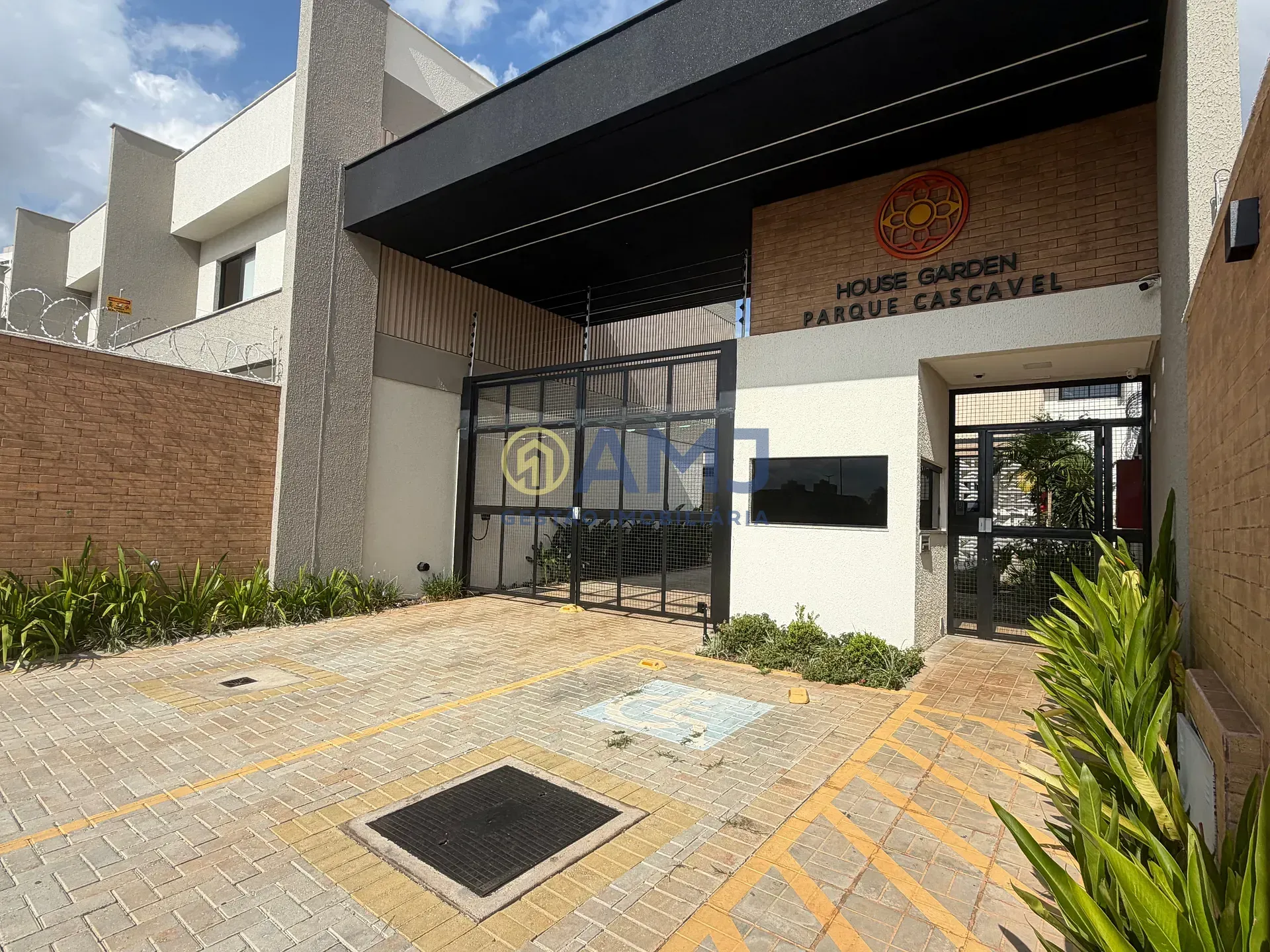 Foto do imóvel SOBRADO SEMI-NOVO À VENDA NO HOUSE GARDEN CASCAVEL | JARDIM ATLÂNTICO | GOIÂNIA em Endereço não informado