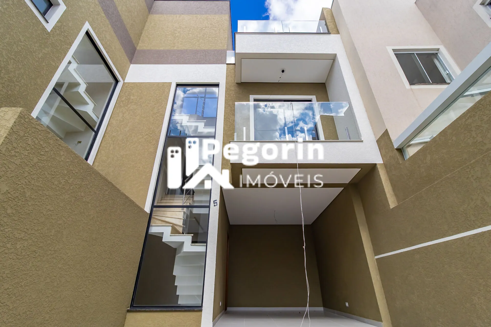 Imagem Sobrado à venda em Curitiba, Uberaba, com 3 quartos, 107,00m²