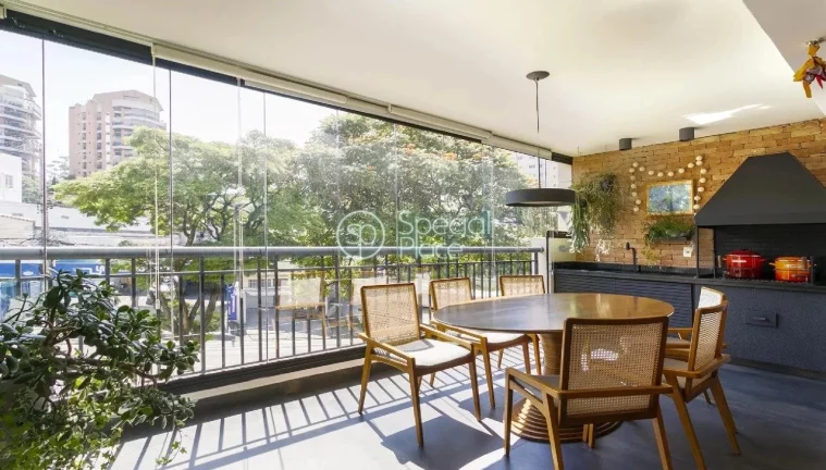 Imagem Lindo Apartamento com 191m² no Alto da Lapa. Ensolarado, com ares de casa! Todo reformado, varanda ...