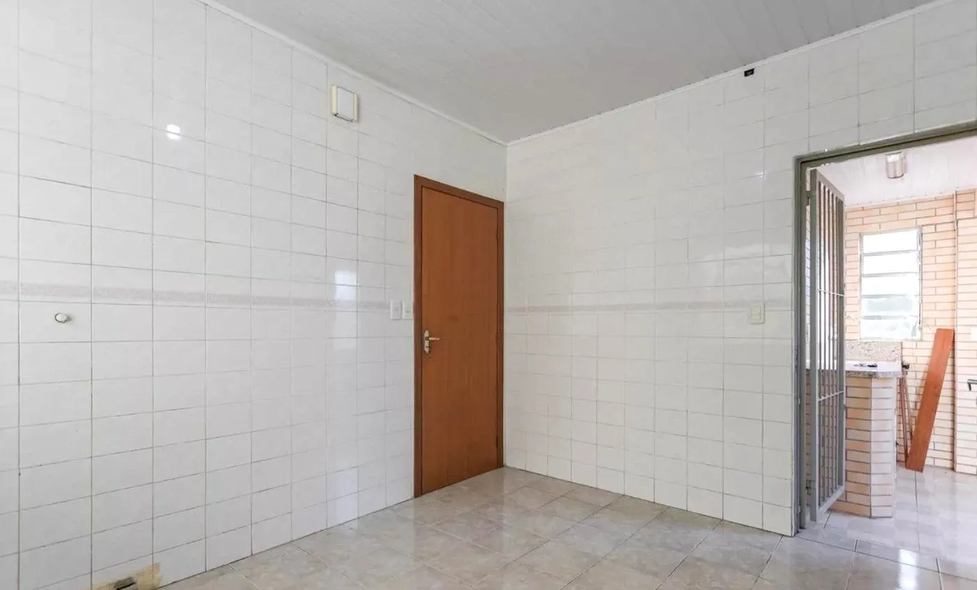 Imagem Casa no bairro Jardim Sabará de 4 dormitórios e 3 vagas DESOCUPADA