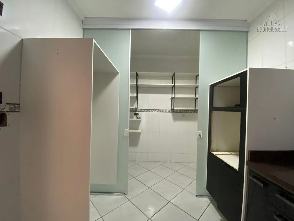 Imagem Vende-se esse Maravilhoso Sobrado com 3 Dormitórios - Bairro Boqueirão