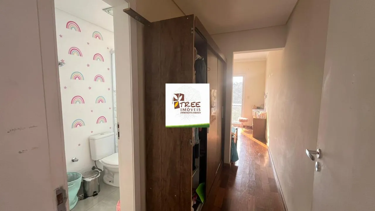 Imagem VENDA DE SOBRADO NO CONDOMÍNIO HILLS III, EM ARUJÁ/SP, 521m² com 05 suítes, piscina, sala ampla, quintal de 200m² e 06 vagas. CONSULTE-NOS.