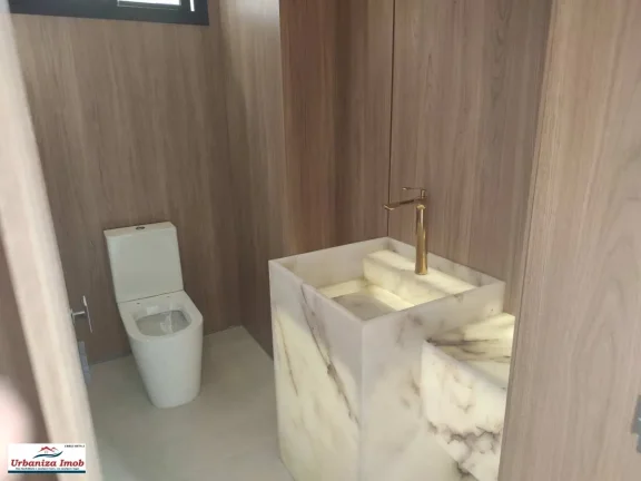 Imagem Belíssimo Sobrado em Condomínio à venda, Alphaville 3, com 3 Suítes, 270m2 de Área