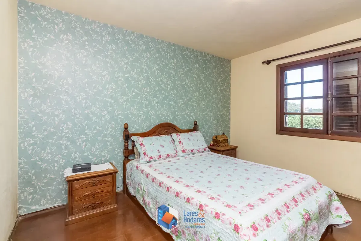 Imagem Sobrado para venda em Jardim Regina com 3 quartos, sendo 1 suíte, 224m²