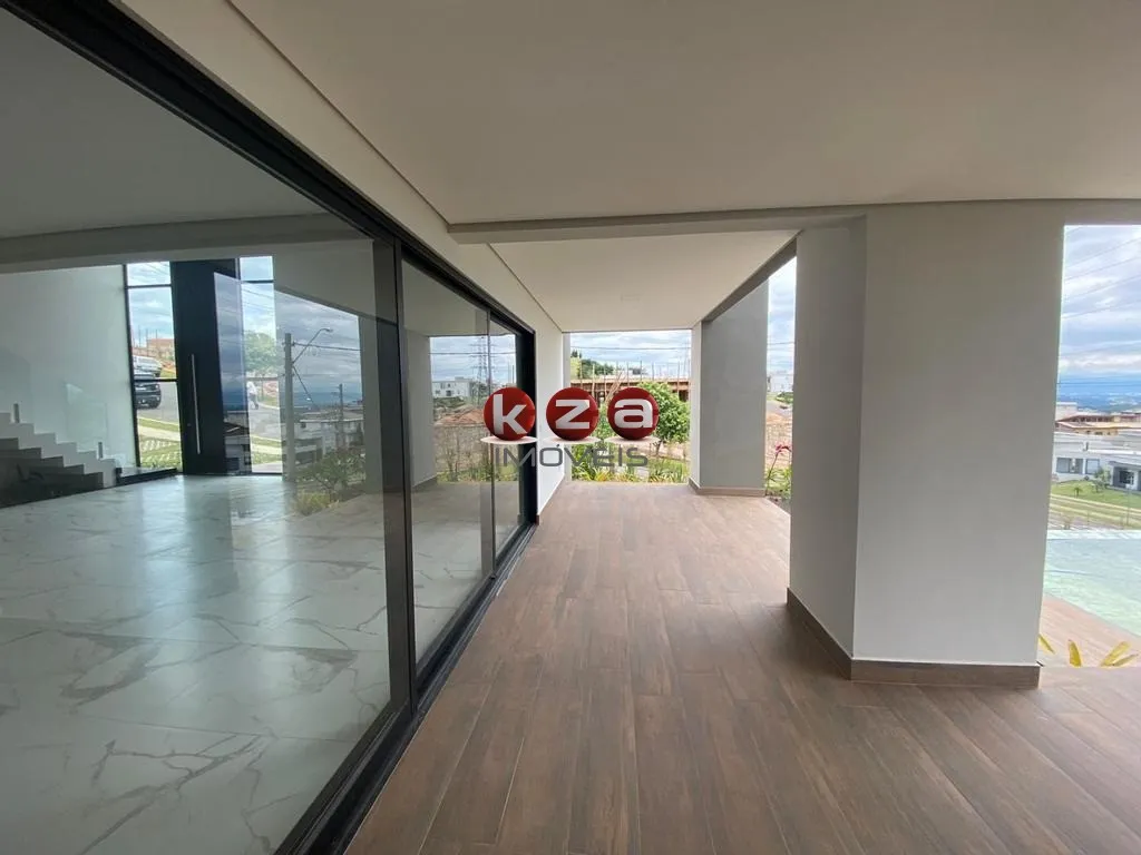 Imagem Casa de Luxo em Condomínio Campo de Toscana, Vinhedo-SP: 4 Quartos, 4 Suítes, 3 Salas, 6 Banheiros, 6 Vagas, 328m². Venda ou Locação.