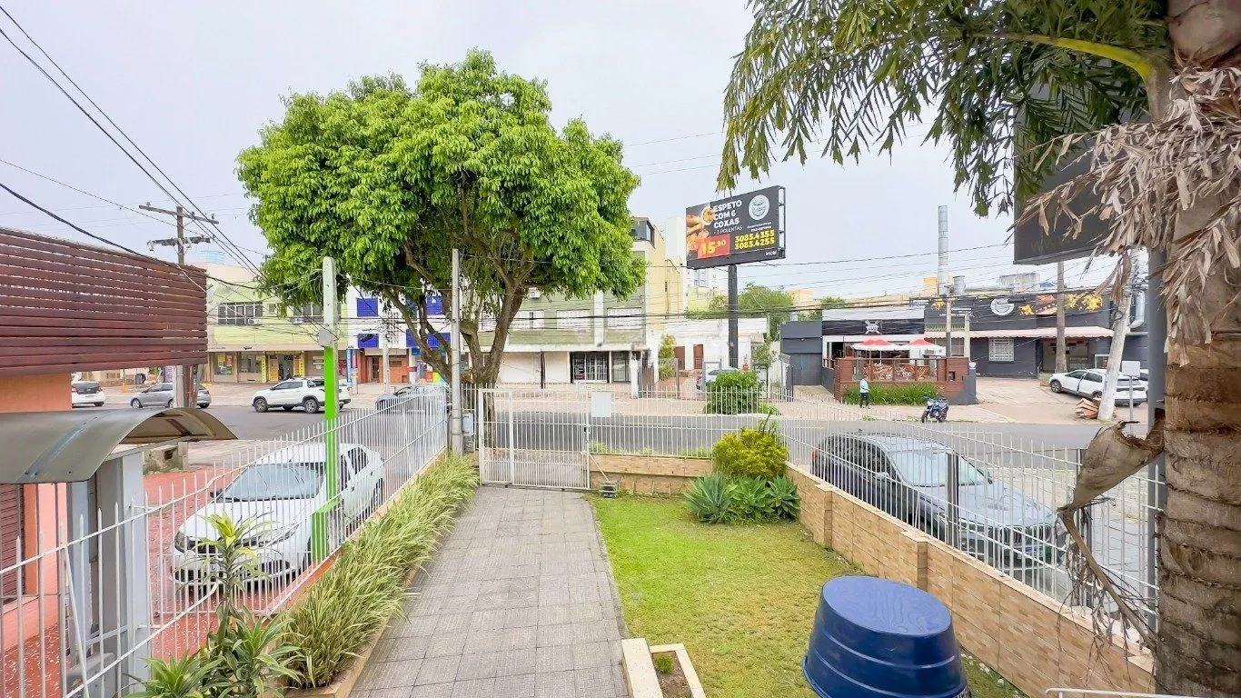 Imagem Casa de 3 dormitórios à venda no Bairro Azenha, Porto Alegre.
