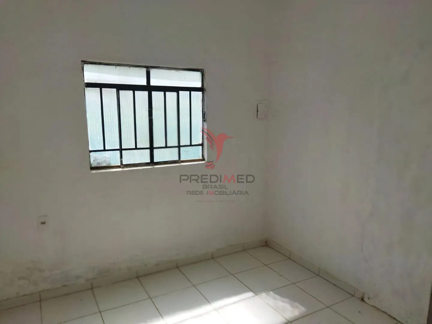 Imagem São 1.000 m2 de terreno com casa pequena