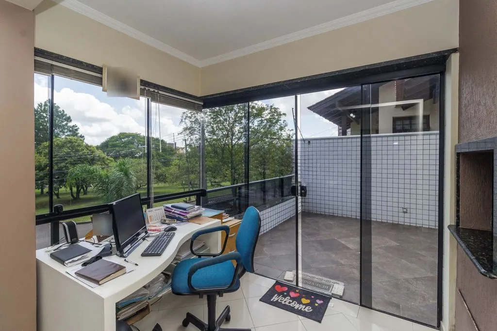 Imagem Apartamento de 3 dormitórios no bairro Jardim Itu Sabará - Porto Alegre