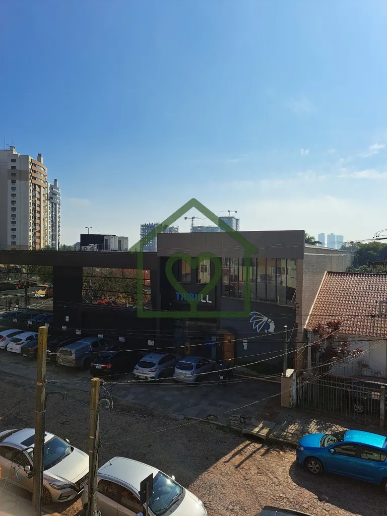 Imagem CASA l 4 DORMITÓRIOS l 3 SUÍTES l SEMI MOBILIADA I 8 VAGAS l CRISTAL l ZONA SUL 
 
ABRIANOS vende ...