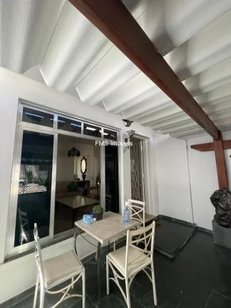 Imagem Imóvel de Luxo na Vila Mariana: Casa com 5 Quartos, 2 Suítes e 220m² em São Paulo-SP