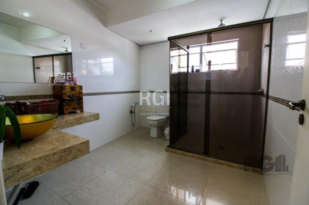 Imagem Casa para Venda - 300m², 3 dormitórios, sendo 1 suites, 4 vagas - Teresópolis