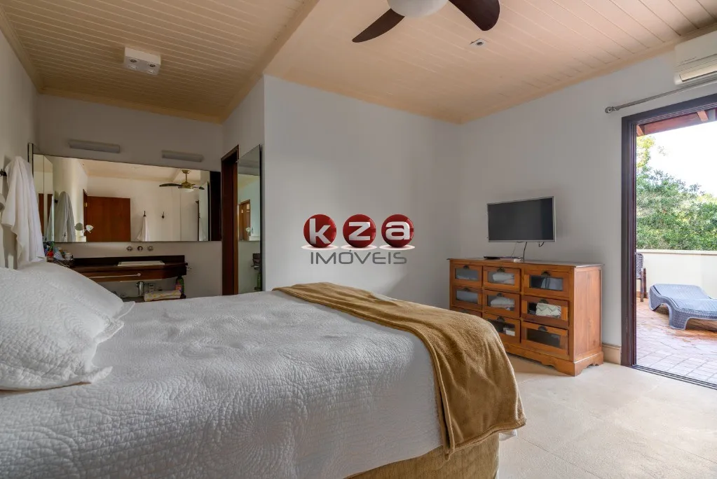 Imagem Casa de Luxo em Condomínio à Venda em Iporanga - Guarujá-SP: 7 Quartos, 7 Suítes, 3 Salas, 8 Banheiros, 4 Vagas, 338m².
