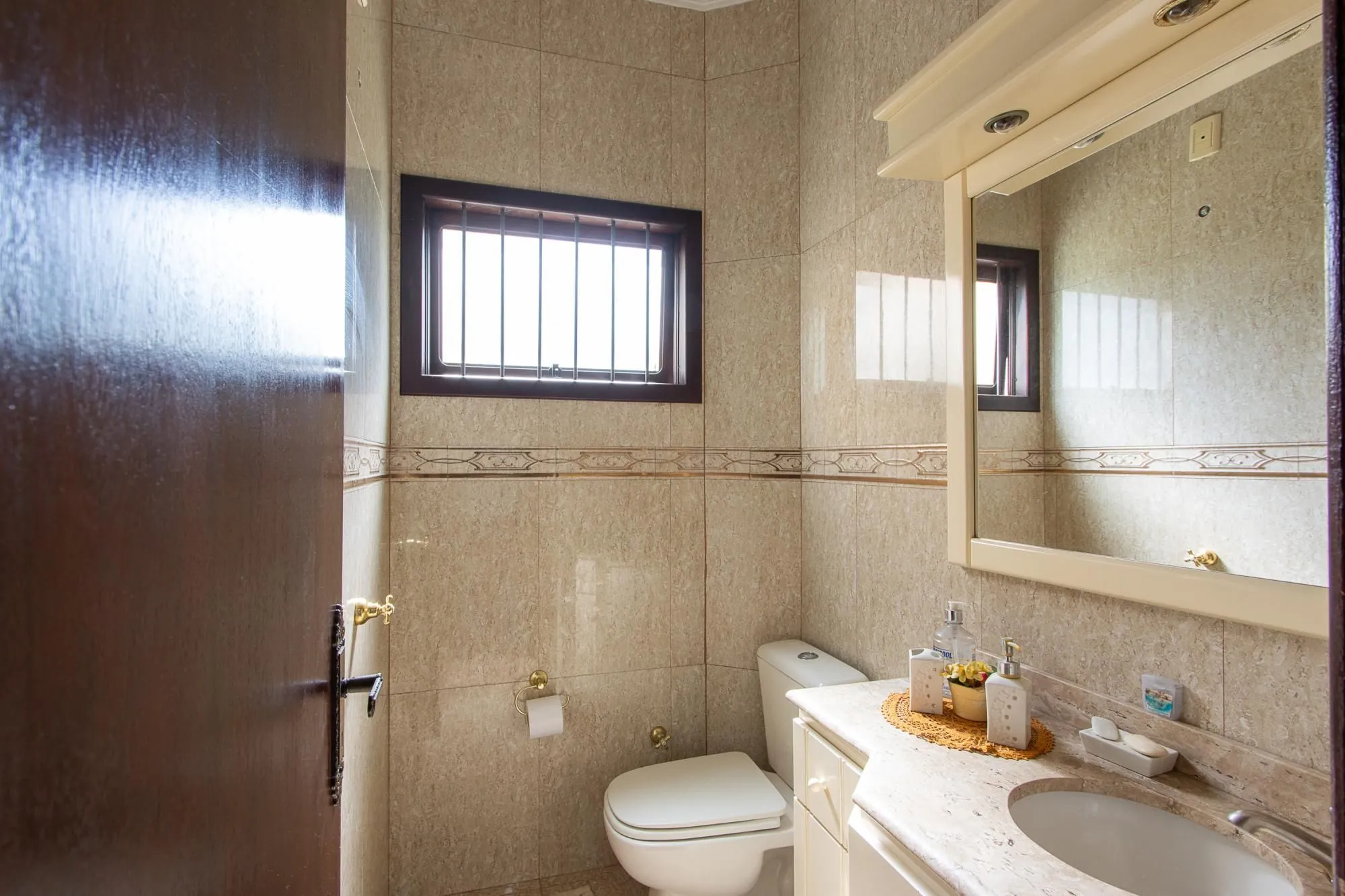 Imagem Casa Residencial ou Comercial, com 3 quartos (1 suite), 229m² privativos - Bairro Tristeza