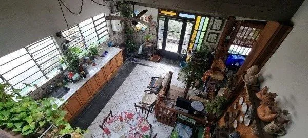 Imagem Vende-se ampla casa 6 quartos, 2 suítes, 5 vagas de garagem, churrasqueira e duas entradas individuais - 360m² - Chácara das Pedras