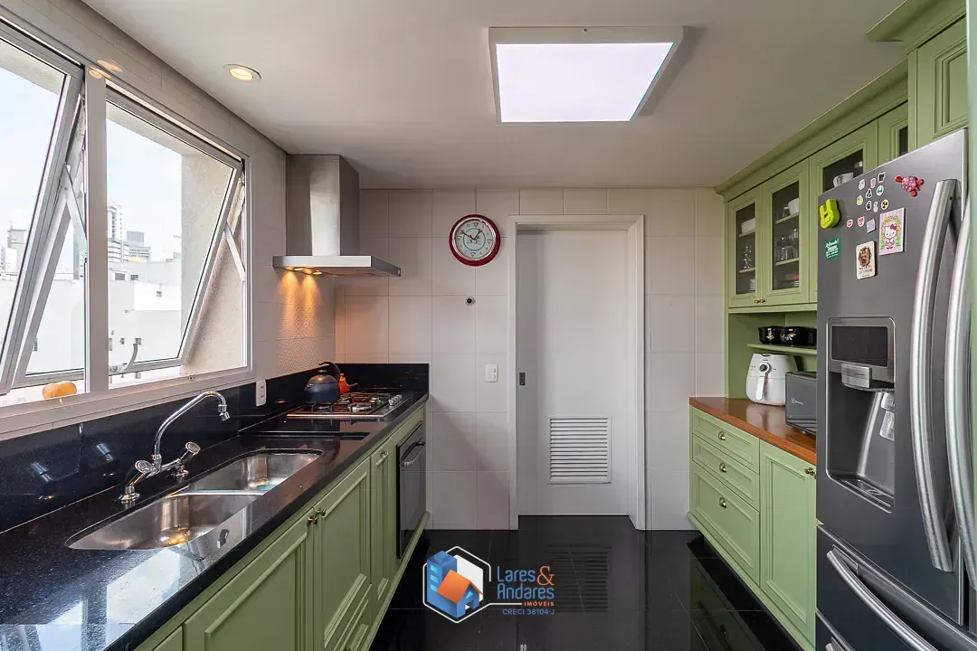 Imagem Apartamento para venda em Aclimação com 4 quartos, sendo 3 suítes, 210m²