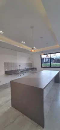 Imagem Casa de luxo em condomínio à venda em Chapada dos Guimarães-MT: 6 quartos, 4 suítes, 3 salas, 7 banheiros, 6 vagas de garagem, 400m².