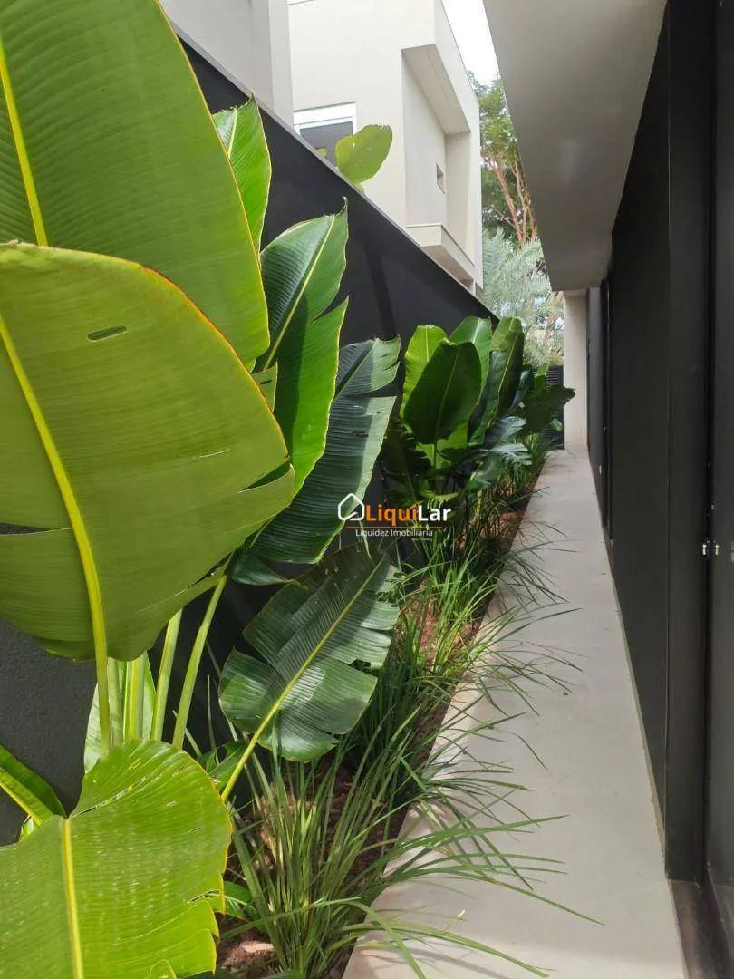 Imagem Sobrado de Alto Padrão no Alphaville II com 4 Suítes, Piscina e Suíte Master com Closet