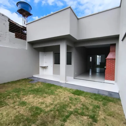 Imagem Casa De 2/4 Com Suite Om Quintal Grande E Otimo Acabamento No Parque Montreal