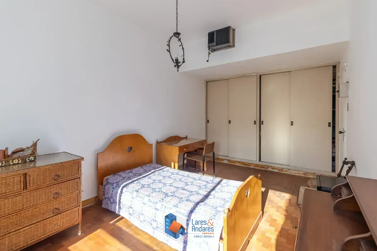 Imagem Casa para venda em Paraíso com 4 quartos, sendo 1 suíte, 244m²