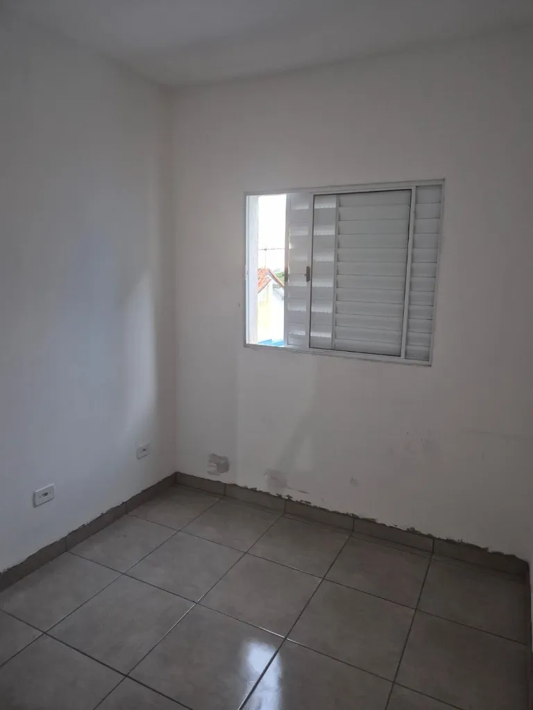 Imagem Aluguel de Apartamento em Santo André-SP, Cidade São Jorge - 2 quartos, 1 banheiro, 1 vaga, 45m² de área.
