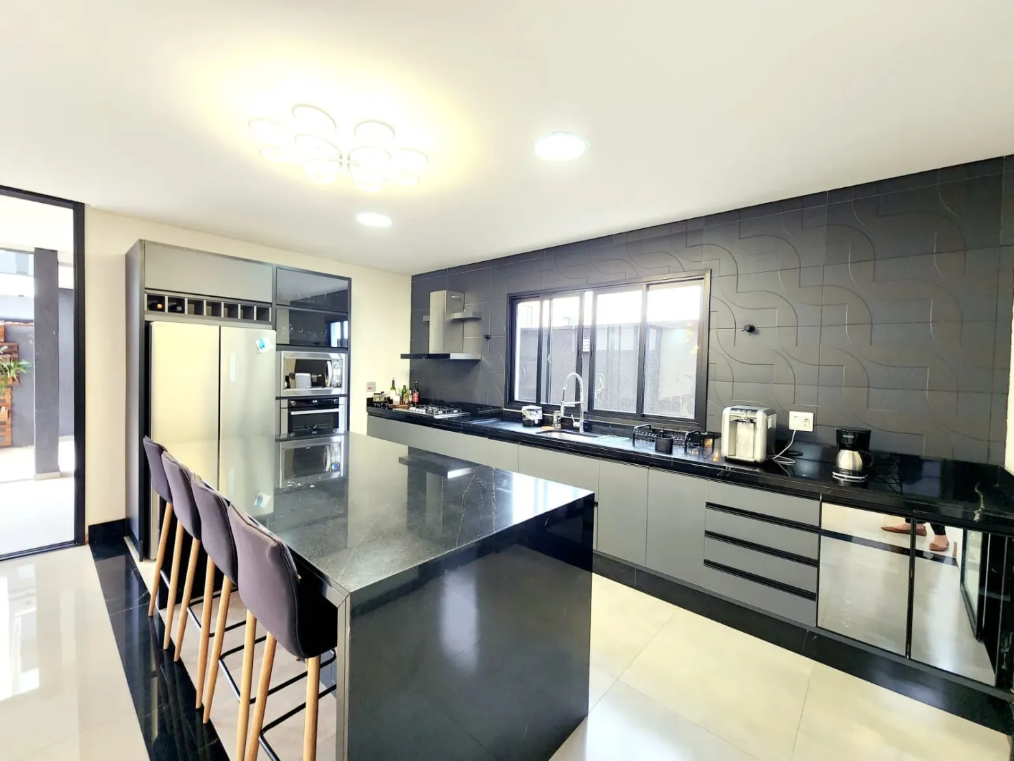 Imagem Casa à venda 4 Quartos, 2 Suites, 2 Vagas, 300M², Piracangaguá, Taubaté - SP | Condomínio Ouroville
