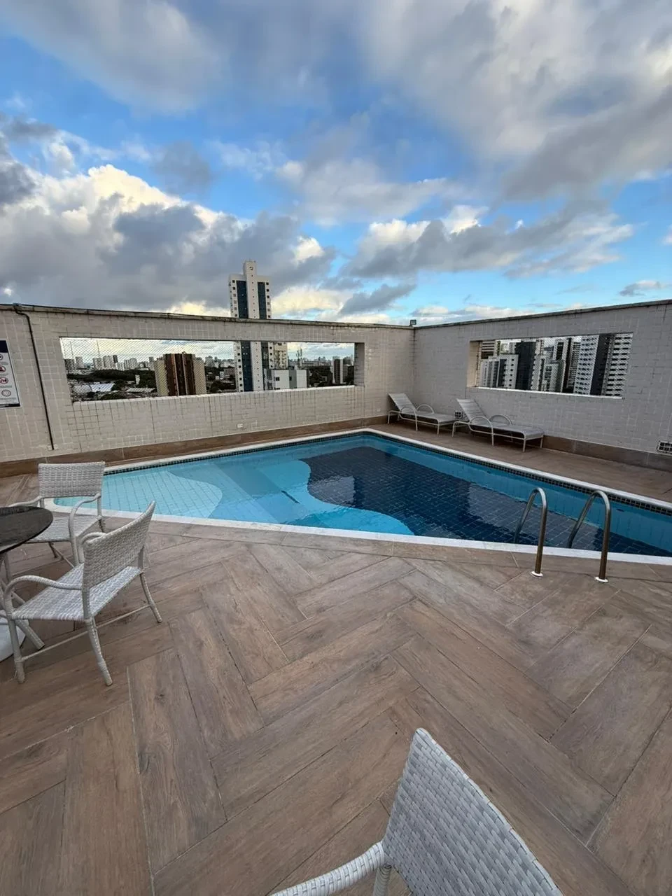 Imagem Apartamento com 2 Quartos à Venda, 75 m² em Espinheiro - Recife