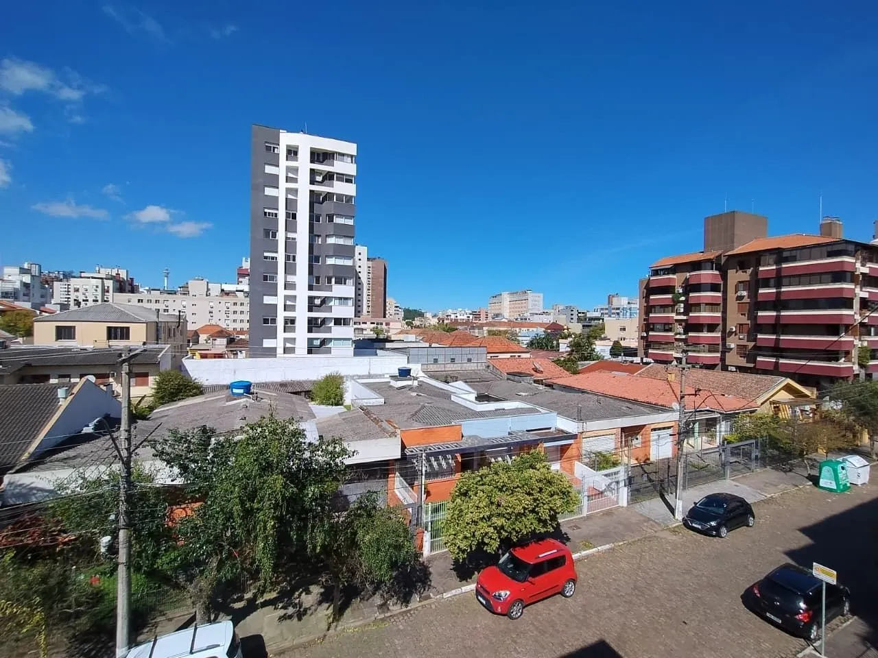Imagem Apartamento de 3 dormitórios com uma vaga de garagem à venda no bairro Menino Deus - Porto Alegre