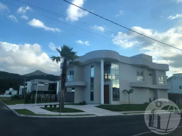 Foto do imóvel Linda casa no CALEDÔNIA em Camboriú com 3 Suítes de Esquina em Rua Ivo José Rebello