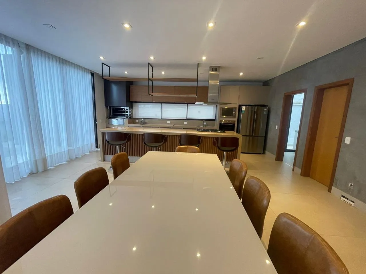 Imagem Casa de Luxo Decorada em Alphaville Nova Esplanada IV ? Vista para a Reserva e Porteira Fechada