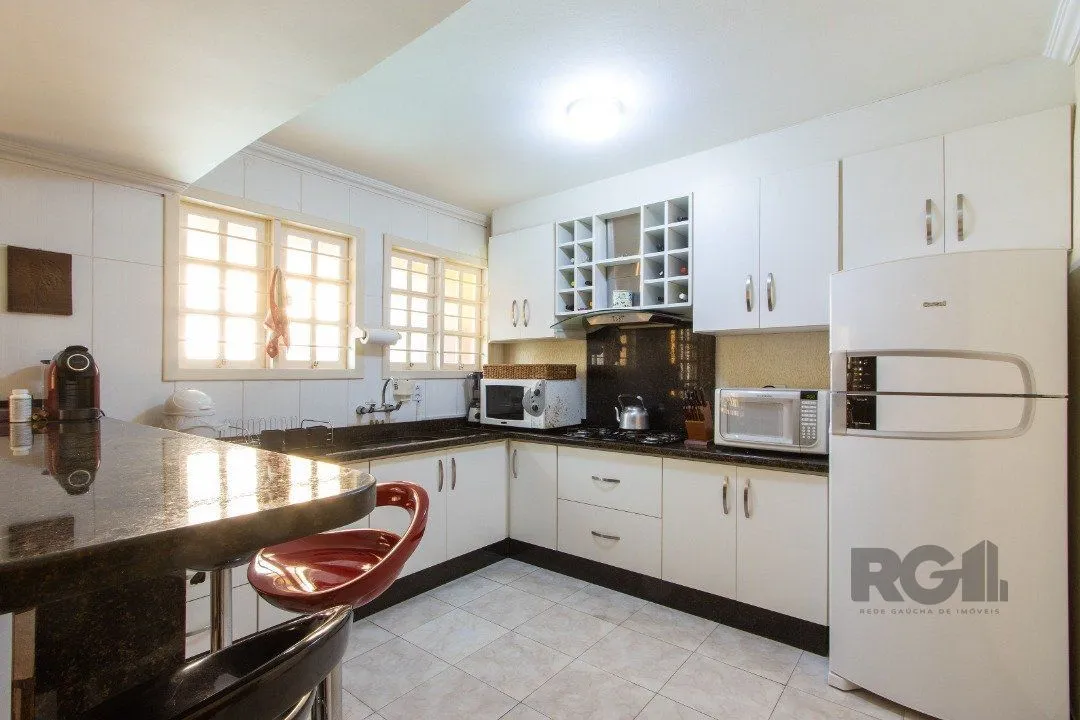 Imagem Casa para Venda - 254m², 4 dormitórios, sendo 3 suites, 5 vagas - Espirito Santo