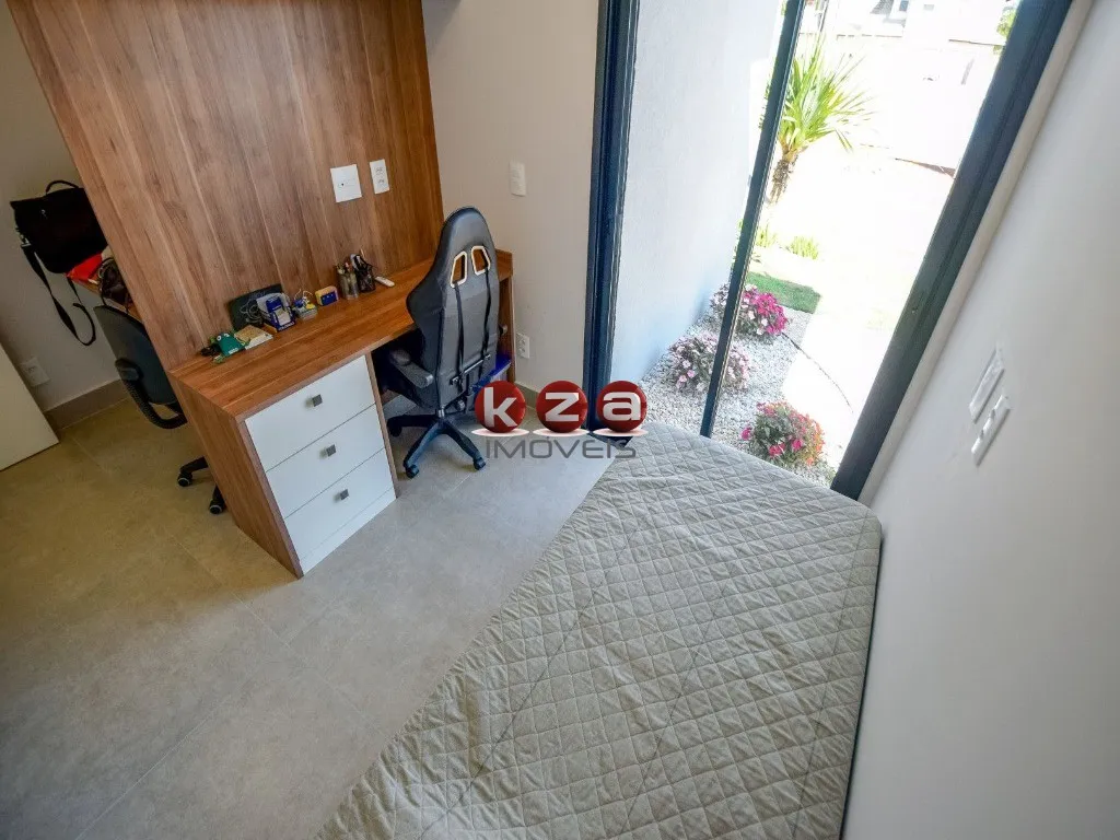 Imagem Imóvel de Luxo à Venda em Valinhos-SP: Casa de 4 quartos, 4 suítes com 330m² no Condomínio Residencial Querência.