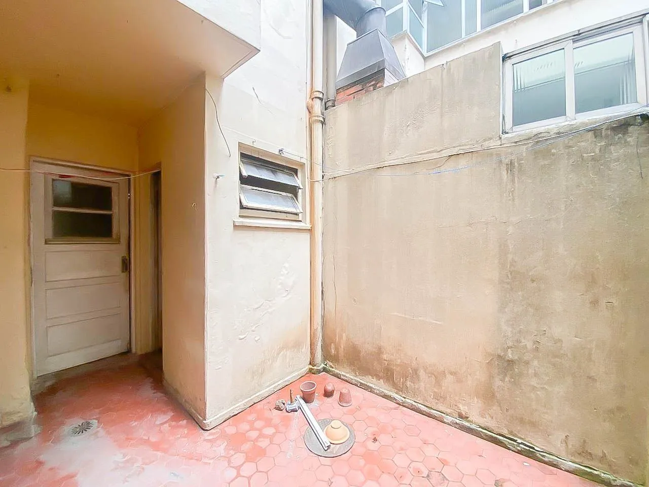 Imagem Apartamento 2 Dormitórios com Vaga Coberta no Menino Deus - Av. Ganzo, de Frente