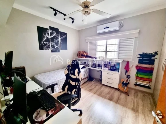 Imagem Casa térrea à venda no Parque São Quirino, em Campinas/SP. Esta charmosa residência, totalmente ...