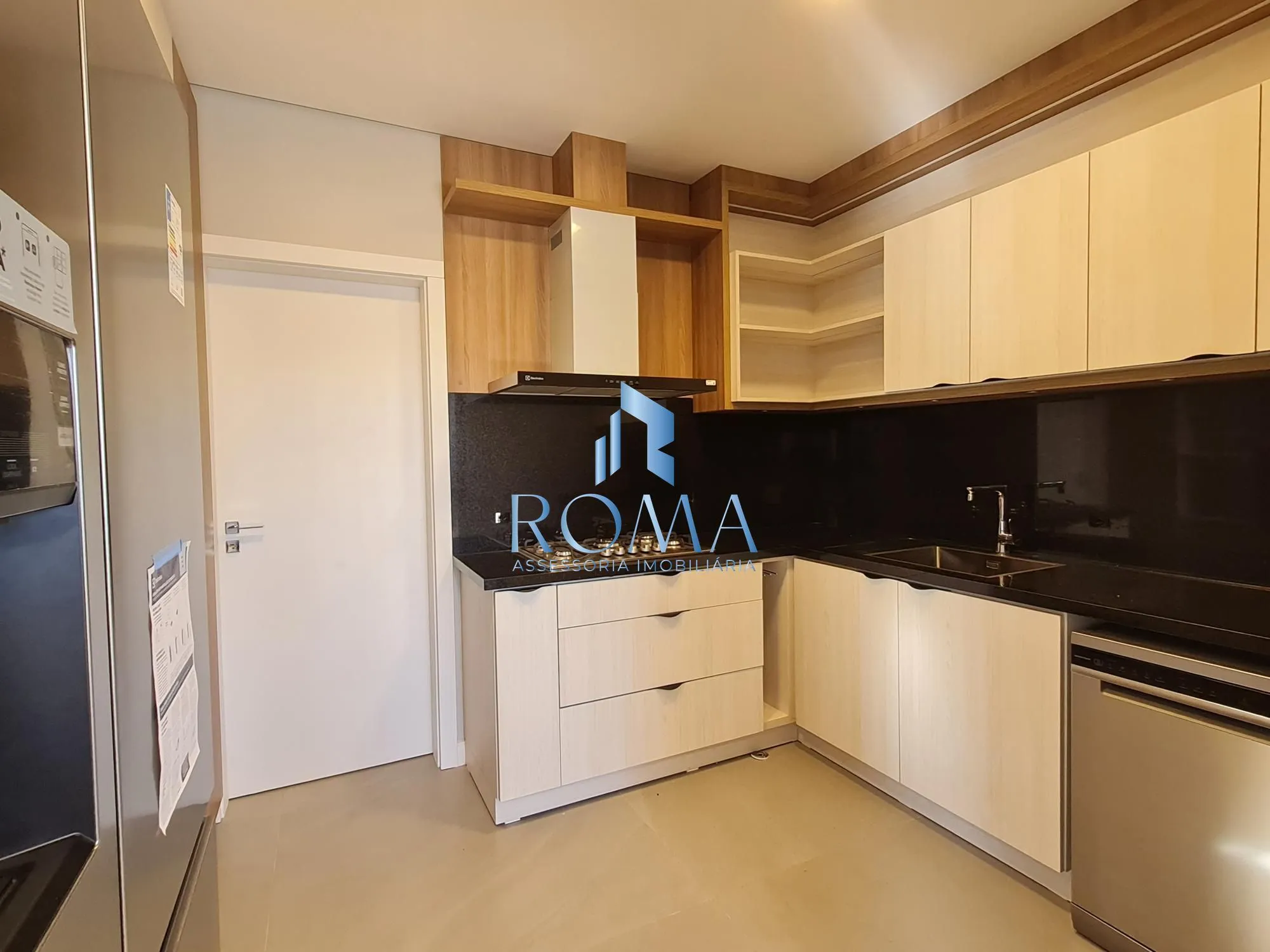 Imagem Casa de Alto Padrão no Condomínio Viareggio | 4 Suítes em Camobi, Santa Maria