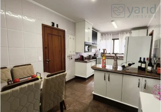 Imagem Apartamento de Luxo à Venda no Edifício Mirante do Vale-SP: 3 Quartos, 1 Suíte, 2 Banheiros, 2 Vagas de Garagem, 157m²